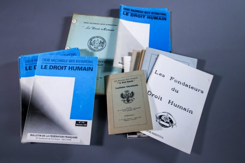 Documents relatifs au Droit Humain