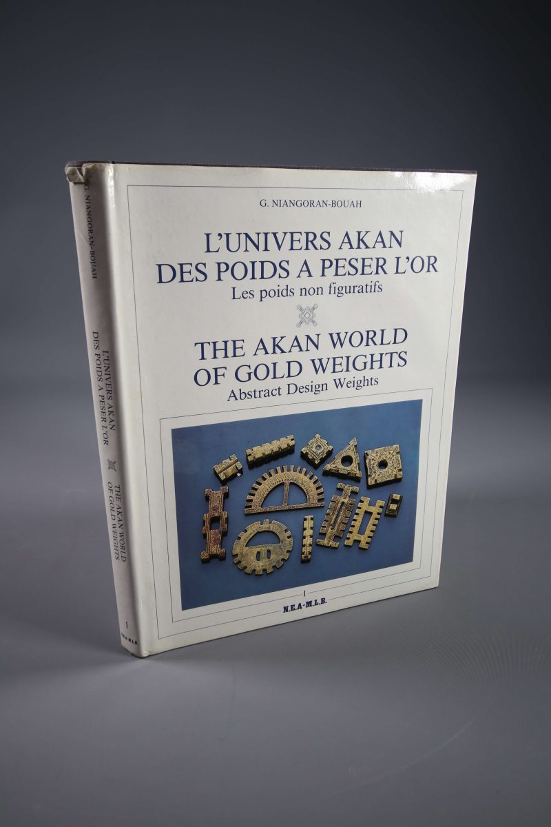 L’univers akan des poids à peser l’or. Les poids non figuratifs